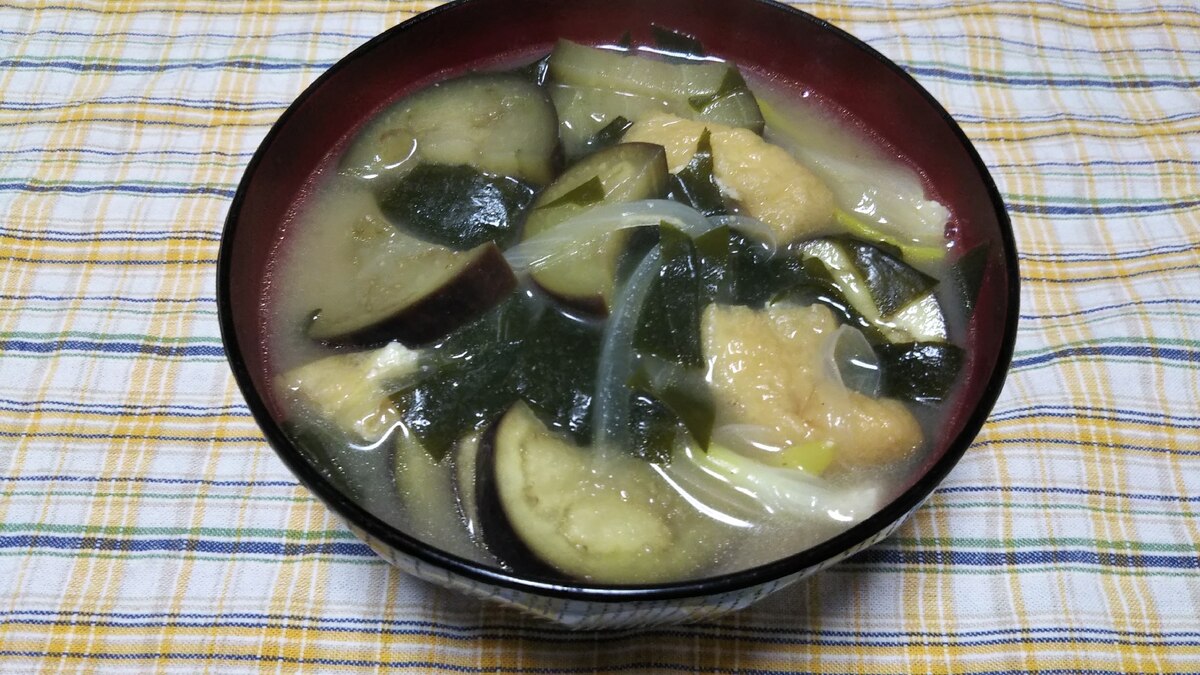 なすと玉ねぎと油揚げとわかめの味噌汁 レシピ 作り方 By ミニー7015 楽天レシピ なすと玉ねぎと油揚げとわかめの味噌汁 レシピ 作り方 By ミニー7015 楽天レシピ
